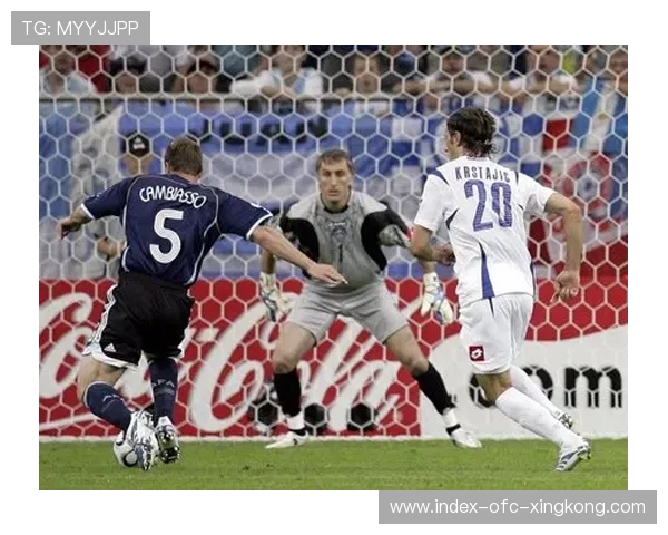 不莱梅连续传递撕开两道防线，展现无与伦比的团队配合